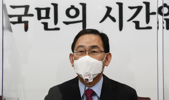 주호영 국민의힘 당대표 권한대행 겸 원내대표가 21일 서울 여의도 국회에서 열린 비상대책위원회의에서 발언하고 있다.[사진=연합뉴스]